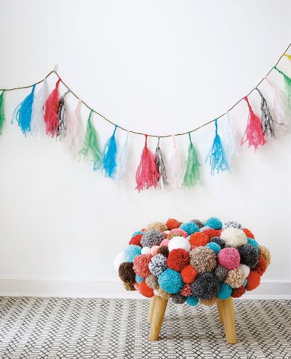 Бумажная книга «Pompomania: 30 cute and characterful pompoms», автор Кристин Лич - фото №1
