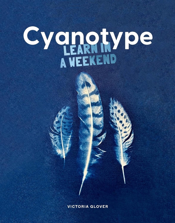 Паперова книга «Cyanotype», автор Вікторія Гловер - фото №1