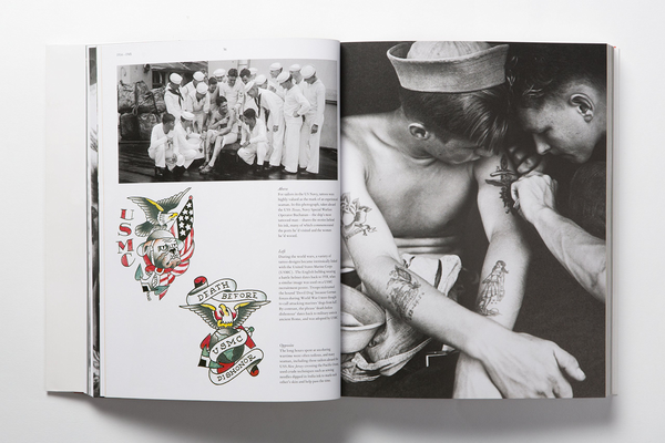 Бумажная книга «100 Years of Tattoos», автор Дэвид Маккомб - фото №1