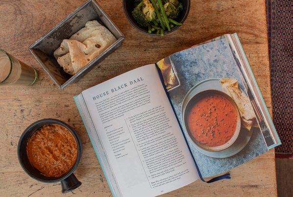 Паперова книга «Dishoom: The first ever cookbook from the much-loved Indian restaurant», авторів Шаміль Такрар, Каві Такрар, Навед Насір - фото №1