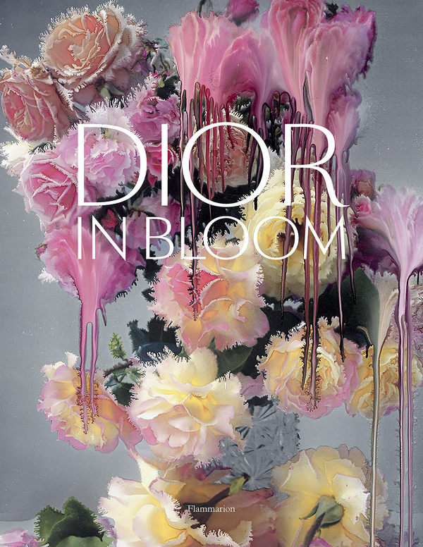 Бумажная книга «Dior in Bloom», авторов Ален Стелла, Джером Ганновер, Наоми Сакс, Жюстин Пикардия - фото №1