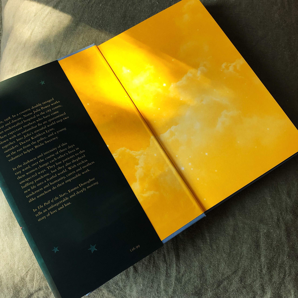 Бумажная книга «The Pull of the Stars», автор Эмма Донохью - фото №1