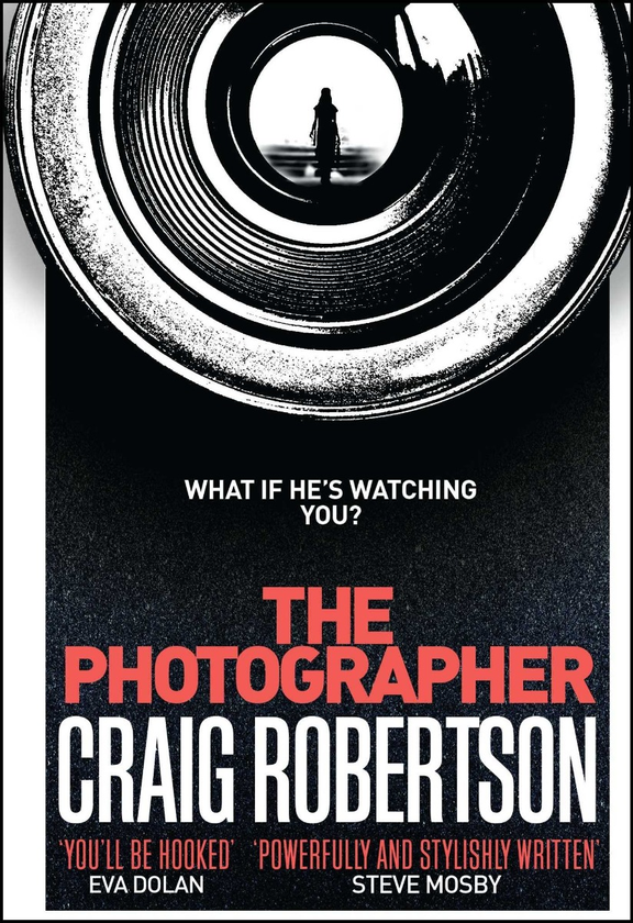 Бумажная книга « The Photographer», автор Крейг Робертсон - фото №1