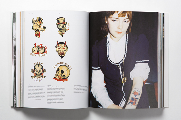 Бумажная книга «100 Years of Tattoos», автор Дэвид Маккомб - фото №1