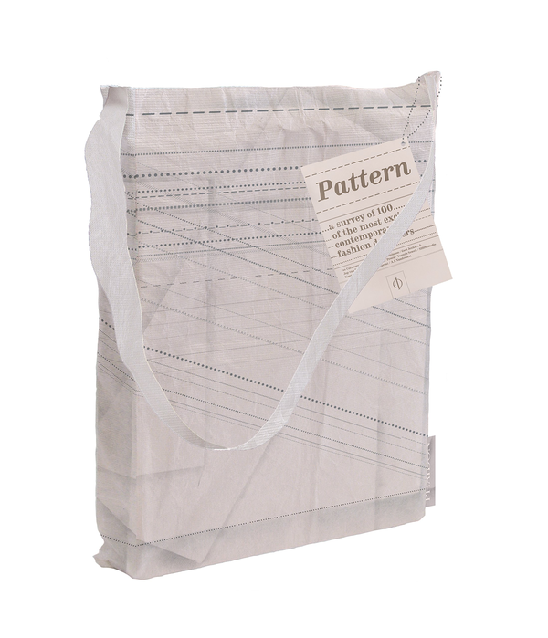 Бумажная книга «Pattern. 100 Fashion Designers. 10 Curators», автор Тави Гевинсон - фото №1