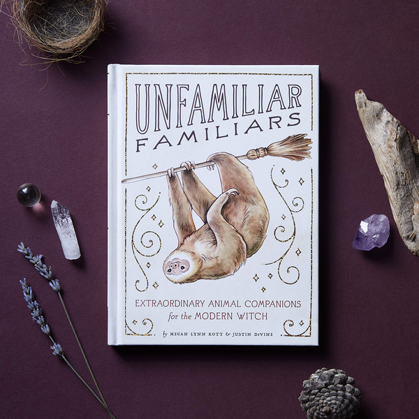 Бумажная книга «Unfamiliar Familiars. Extraordinary Animal Companions for the Modern Witch», авторов Джастин Дивайн, Меган Линн Котт - фото №1