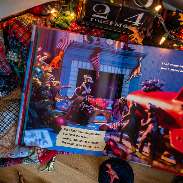 Бумажная книга «What the Dinosaurs Did the Night Before Christmas», авторов Рефе Тума, Сьюзен Тума - фото №1