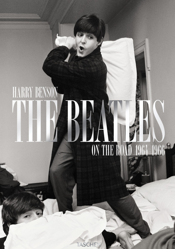 Паперова книга «The Beatles», автор Гаррі Бенсон - фото №1