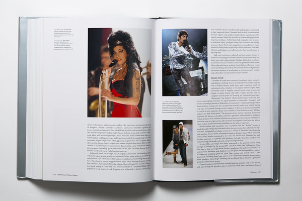 Бумажная книга «The History of Modern Fashion», авторов Дэниел Джеймс Кол, Нэнси Дил - фото №1