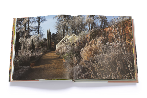 Бумажная книга «Tom Stuart-Smith. Drawn from the Land», автор Тим Ричардсон - фото №1