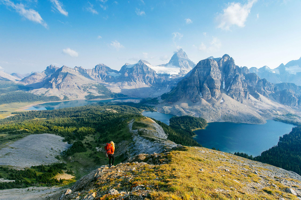 Бумажная книга «Wanderlust. Hiking on Legendary Trails» - фото №1