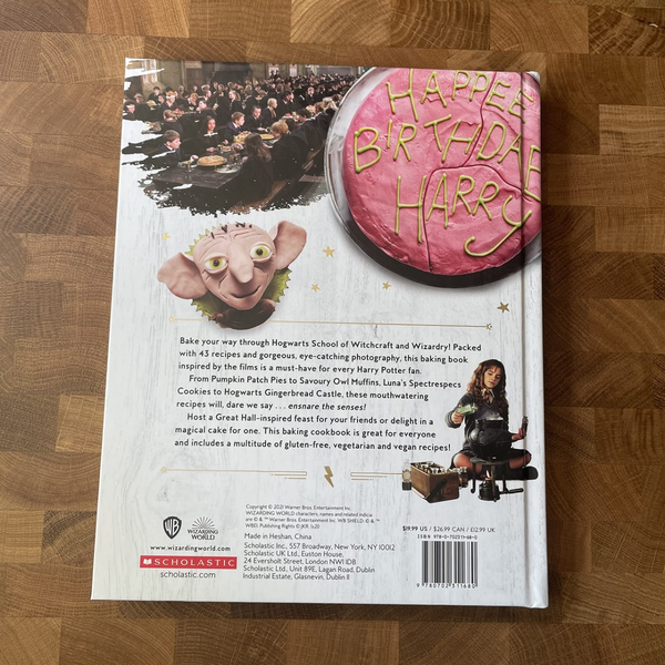 Паперова книга «The Official Harry Potter Baking Book», автор Джоанна Ферроу - фото №1