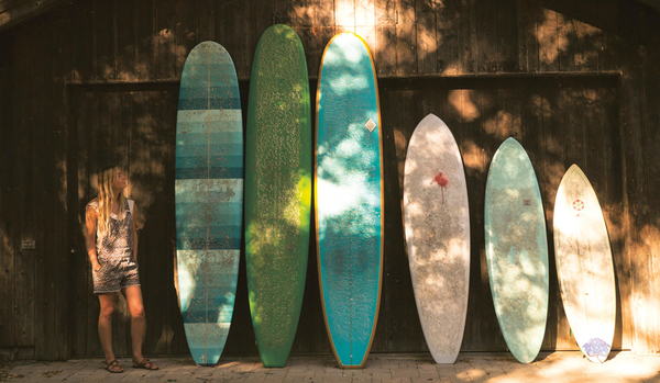 Бумажная книга «Surf Shacks. An Eclectic Compilation of Surfers' Homes from Coast to Coast and Overseas» - фото №1