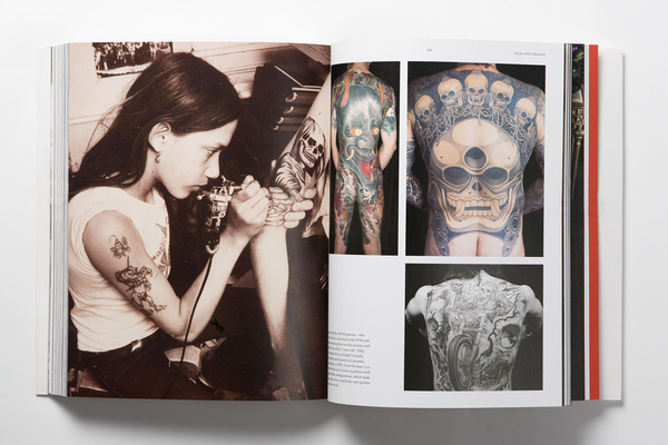 Бумажная книга «100 Years of Tattoos», автор Дэвид Маккомб - фото №1