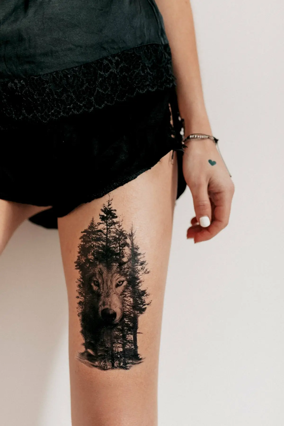  «Тимчасове тату Tattooshka Вовк в тіні лісу (LC-574)», бренда Tattooshka - фото №1