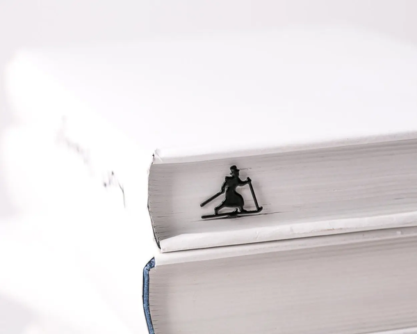 «Закладка для книг Atelier Article Джентельмен в цилиндре на лыжах (1619402096710)», бренда Atelier Article - фото №1