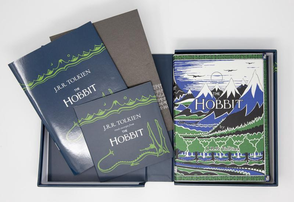 Бумажная книга «The Hobbit Facsimile Gift Edition (Lenticular cover)», автор Джон Р. Р. Толкин - фото №1