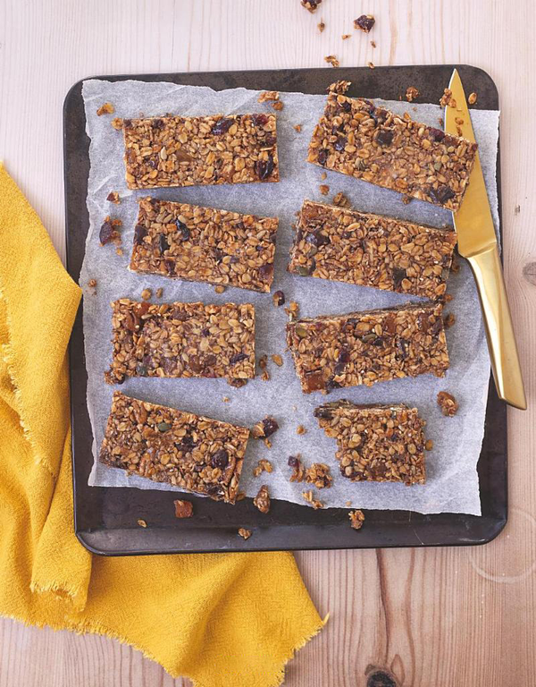 Бумажная книга «The Ultimate High Protein Handbook. 80 delicious, easy recipes for all the family», автор Скотт Бапти - фото №1