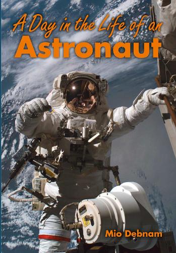 Бумажная книга «A Day in the Life of an Astronaut», автор Мио Дебнам - фото №1