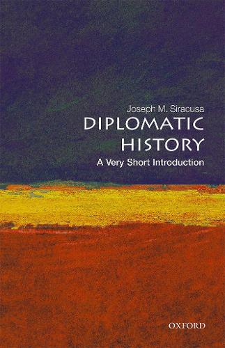 Бумажная книга «Diplomatic History: A Very Short Introduction», автор Джозеф М. Сиракуза - фото №1
