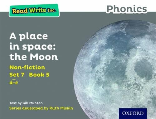 Бумажная книга «Read Write Inc. Phonics: A Place in Space: The Moon (Grey Set 7 Non-fiction 5)», автор Джилл Мантон - фото №1