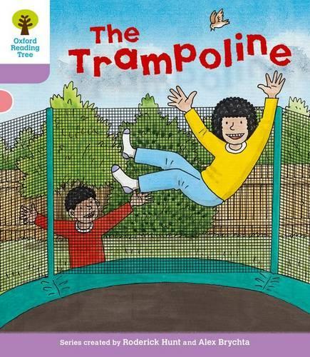Паперова книга «Oxford Reading Tree: Level 1+: Decode and Develop: The Trampoline», автор Аннемарі Янг - фото №1