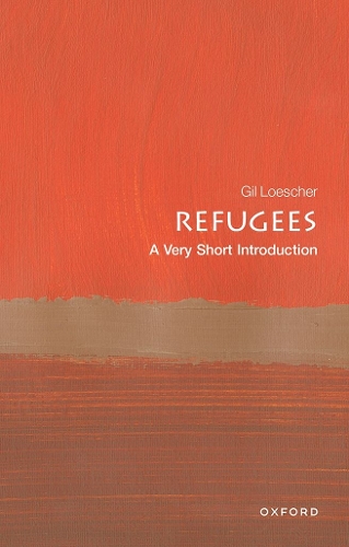 Бумажная книга «Refugees: A Very Short Introduction», автор Гил Лошер - фото №1