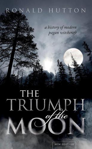 Паперова книга «The Triumph of the Moon: A History of Modern Pagan Witchcraft», автор Рональд Хаттон - фото №1