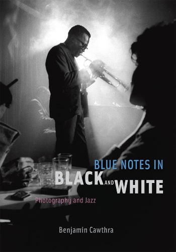 Бумажная книга «Blue Notes in Black and White: Photography and Jazz», автор Бенджамин Коутра - фото №1