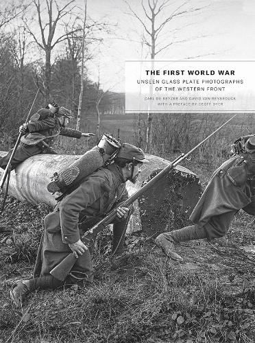 Бумажная книга «The First World War: Unseen Glass Plate Photographs of the Western Front», автор Карл де Кейзер - фото №1