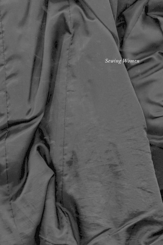 Паперова книга «Sewing Women: Immigrants and the New York City Garment Industry», автор Маргарет М. Чін - фото №1