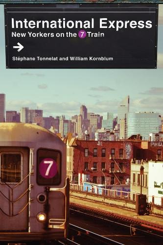 Бумажная книга «International Express: New Yorkers on the 7 Train», авторов Стефан Тоннелат, Уильям Корнблум - фото №1