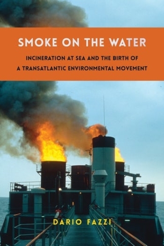 Паперова книга «Smoke on the Water: Incineration at Sea and the Birth of a Transatlantic Environmental Movement», автор Даріо Фацці - фото №1