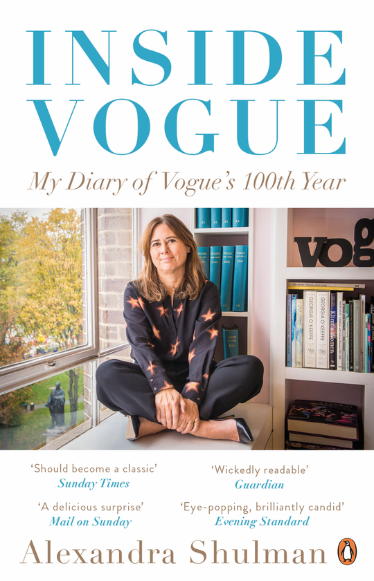 Паперова книга «Inside Vogue. My Diary of Vogue's 100th Year», автор Александра Шульман - фото №1