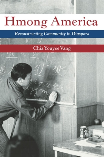 Паперова книга «Hmong America: Reconstructing Community in Diaspora», автор Чіа Юї Ванг - фото №1