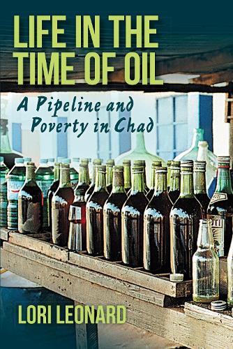 Бумажная книга «Life in the Time of Oil: A Pipeline and Poverty in Chad», автор Лори Леонард - фото №1