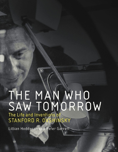 Бумажная книга «The Man Who Saw Tomorrow: The Life and Inventions of Stanford R. Ovshinsky», авторов Лилиан Ходдесон, Питер К. Гарретт - фото №1