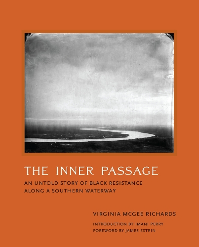Бумажная книга «The Inner Passage: An Untold Story of Black Resistance Along a Southern Waterway», авторов Имани Перри, Вирджиния Макги Рича - фото №1
