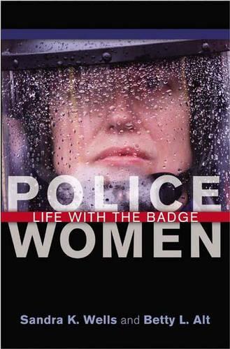 Бумажная книга «Police Women: Life with the Badge», авторов Бетти Л. Альт, Сандра К. Уэллс - фото №1