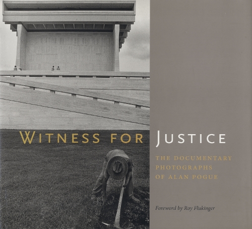 Бумажная книга «Witness for Justice: The Documentary Photographs of Alan Pogue», автор Алан Поуг - фото №1