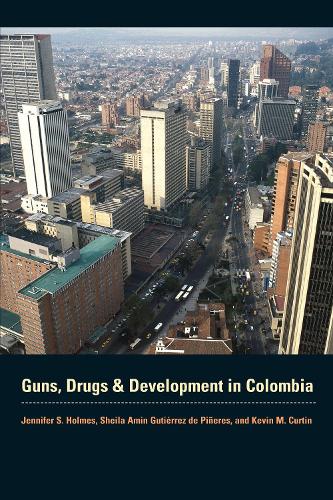 Бумажная книга «Guns, Drugs, and Development in Colombia», авторов Дженнифер С. Холмс, Кевин М. Кертин, Шейла Амин Гутьеррес де Пиньерес - фото №1