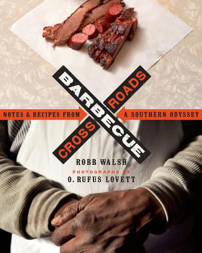 Паперова книга «Barbecue Crossroads: Notes and Recipes from a Southern Odyssey», автор Робб Волш - фото №1
