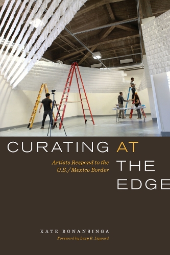 Паперова книга «Curating at the Edge: Artists Respond to the U.S./Mexico Border», автор Кейт Бонансінга - фото №1