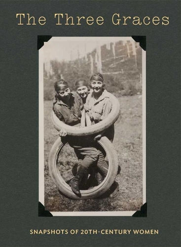 Бумажная книга «The Three Graces: Snapshots of Twentieth-Century Women», автор Михал Раз-Руссо - фото №1