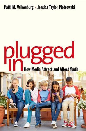 Бумажная книга «Plugged In: How Media Attract and Affect Youth», авторов Джессика Тейлор Пиотровски, Патти М. Валкенбург - фото №1