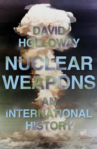 Паперова книга «Nuclear Weapons: An International History», автор Девід Холлоуей - фото №1