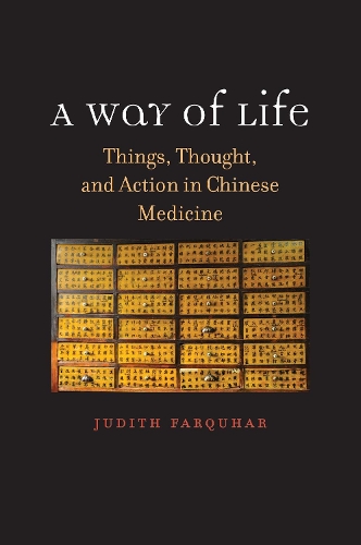 Бумажная книга «A Way of Life: Things, Thought, and Action in Chinese Medicine», автор Джудит Фаркухар - фото №1