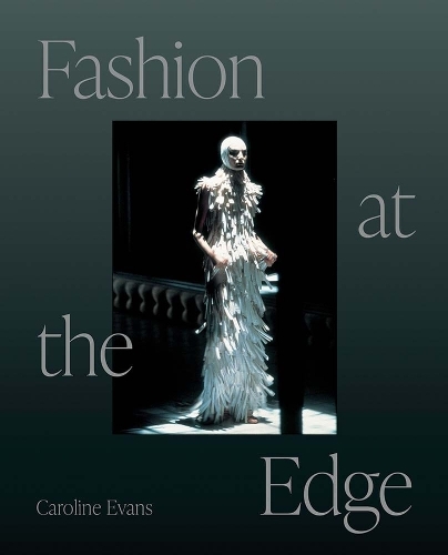 Бумажная книга «Fashion at the Edge: Spectacle, Modernity, and Deathliness», автор Кэролайн Эванс - фото №1