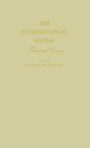 Бумажная книга «The International System: Theoretical Essays», авторов Клаус Э. Кнорр, Клаус Кнорр, Сидни Вебра, Сидни Верба - фото №1