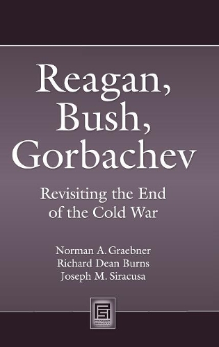 Бумажная книга «Reagan, Bush, Gorbachev: Revisiting the End of the Cold War», авторов Джозеф М. Сиракуза, Ричард Дин Бернс - фото №1